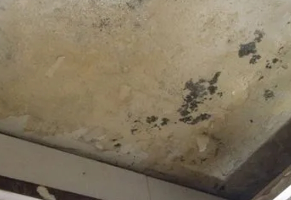 石嘴山阳台漏水维修公司分享下石嘴山卫生间渗水维修需要注意哪些问题。
